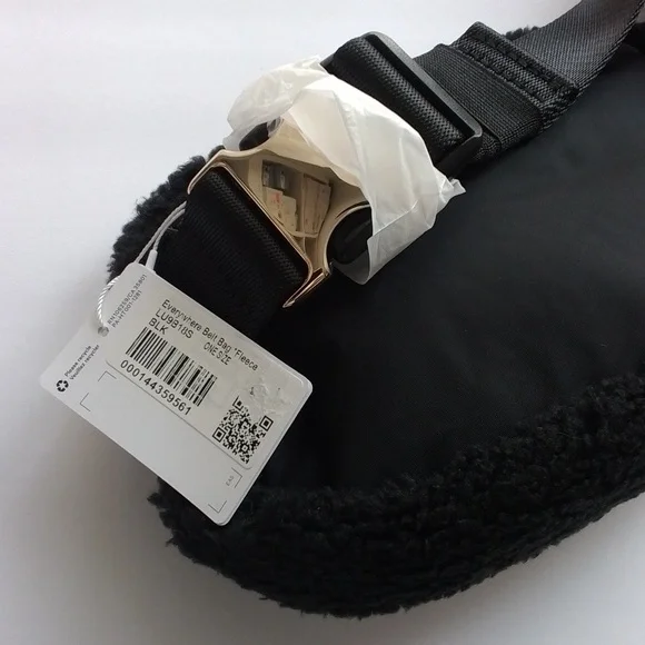 NEW Lululemon Athletica Everywhere Belt Bag Fleece Sherpa Black 1L - Picture 9 of 13